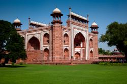 Darwaza - huvudporten till Taj Mahal