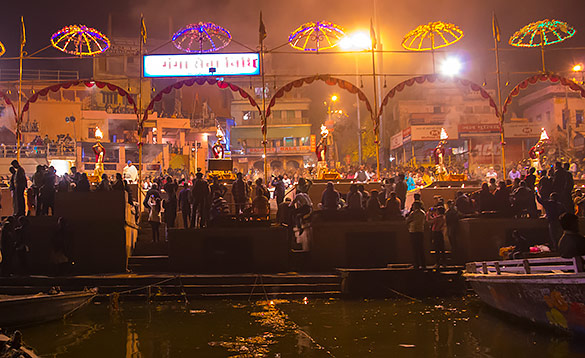 Puja vid Ganges - Ganga Aarti i Varanasi