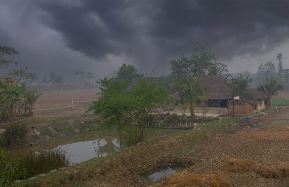 Insamling av regnvatten på farm i Indien