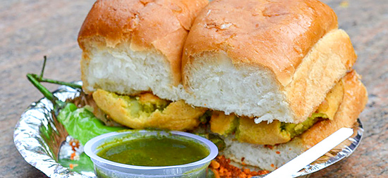 Vada Paav By Planetvyom - Own work, CC BY-SA 4.0, https://commons.wikimedia.org/w/index.php?curid=40700956