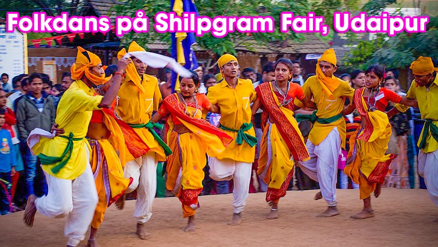 Indisk folkdans på Shilpgram Fair i Udaipur, Rajasthan, Indien