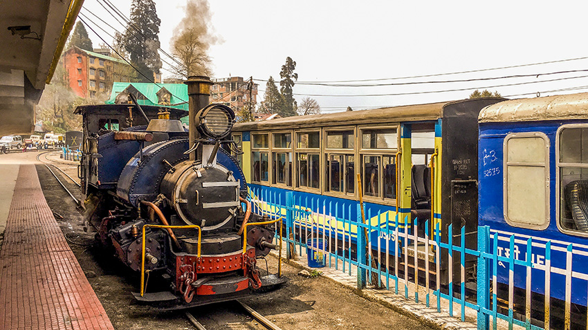 Darjeeling Express på stationen.