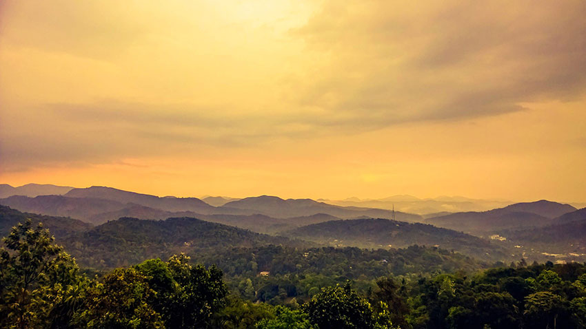 En morgonstund på retreaten, ofta inledd med yoga och meditation.