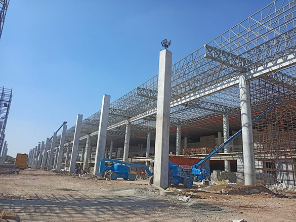 Bygge av den nya terminalen i Pune, Maharashtra, Indien